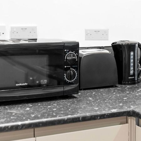 Luxe Apartment - Rowley Regis - Parking - Top Rated - Netflix - Wifi - 49Bg Cradley Heath المظهر الخارجي الصورة
